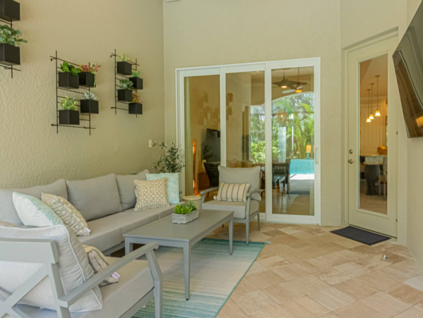 Naples Luxury Vacation Home With Private Pool Sleeps Six