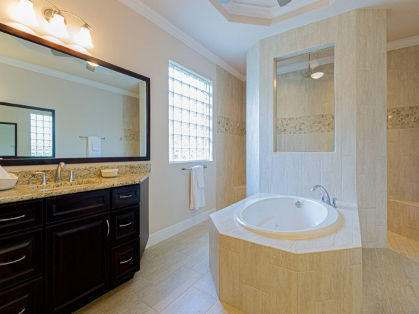 Naples Luxury Vacation Home With Private Pool Sleeps Six