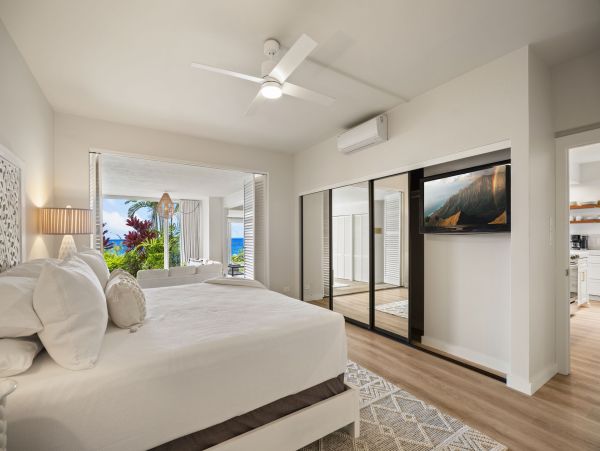 Kauai Luxury Vacation Rental - Princeville Oceanfront Condo