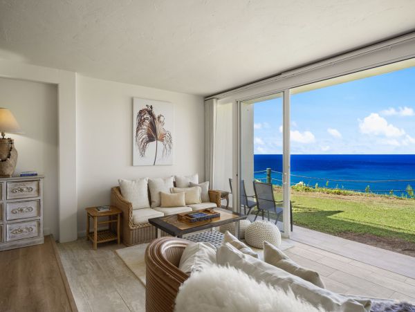 Kauai Luxury Vacation Rental - Princeville Oceanfront Condo