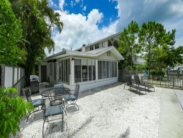 Holmes Beach Two Bedroom Vacation Cottage Sleeps 4 Guests
