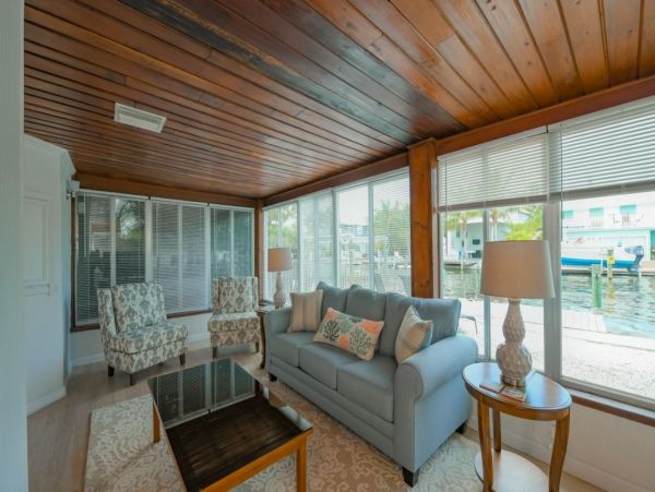 Holmes Beach Two Bedroom Vacation Cottage Sleeps 4 Guests