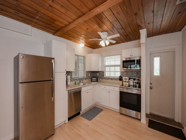 Holmes Beach Two Bedroom Vacation Cottage Sleeps 4 Guests