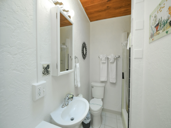 Holmes Beach Two Bedroom Vacation Cottage Sleeps 4 Guests