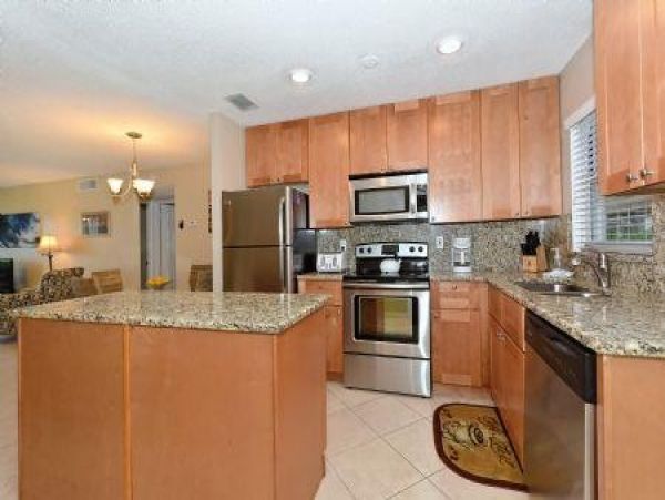 Siesta Key 2 Bedroom Vacation Condo Gym, Pool, Walk To Beach