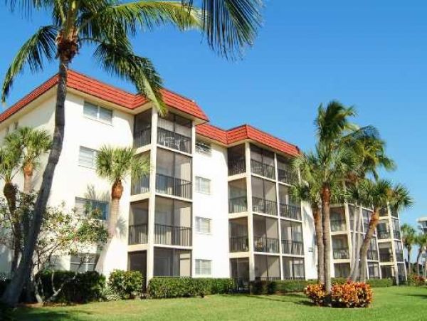 Siesta Key 2 Bedroom Vacation Condo Gym, Pool, Walk To Beach