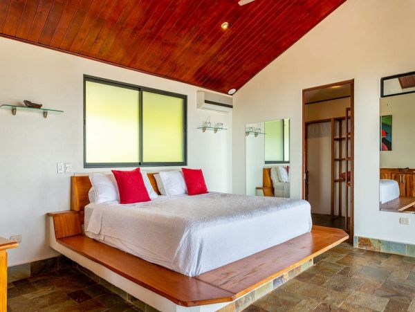 17 Bedrooms Luxury Home in Puntarenas Sleeps 23 Guests