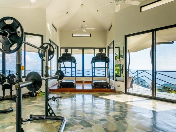 17 Bedrooms Luxury Home in Puntarenas Sleeps 23 Guests