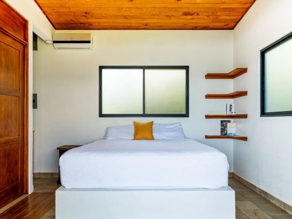 17 Bedrooms Luxury Home in Puntarenas Sleeps 23 Guests
