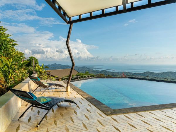 17 Bedrooms Luxury Home in Puntarenas Sleeps 23 Guests