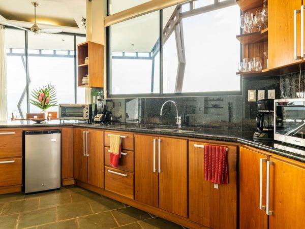 17 Bedrooms Luxury Home in Puntarenas Sleeps 23 Guests
