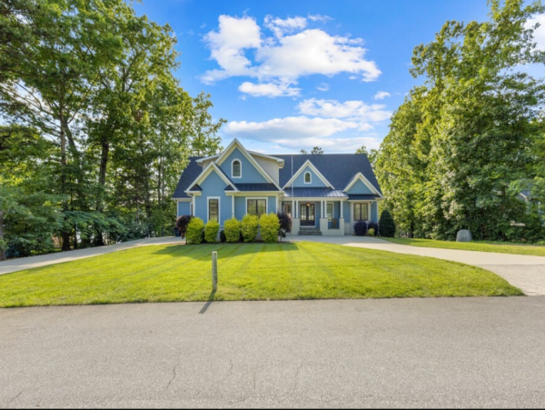 Lake Norman Retreat: Sleeps 18, Pool, Hot Tub, Lake Views