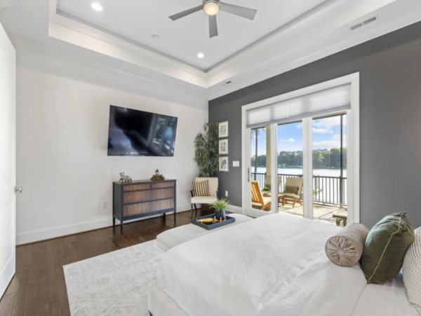 Lake Norman Retreat: Sleeps 18, Pool, Hot Tub, Lake Views