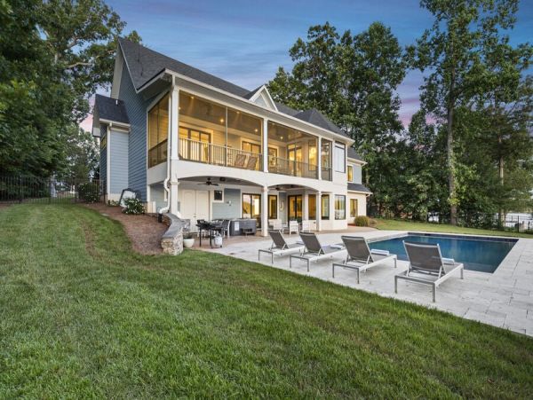 Lake Norman Retreat: Sleeps 18, Pool, Hot Tub, Lake Views