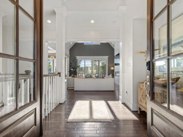 Lake Norman Retreat: Sleeps 18, Pool, Hot Tub, Lake Views