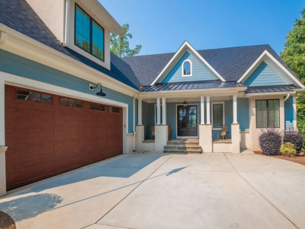 Lake Norman Retreat: Sleeps 18, Pool, Hot Tub, Lake Views