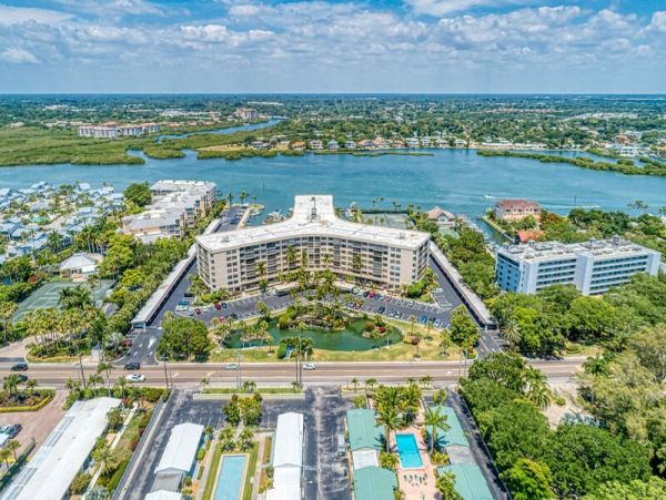 Short Walk to Beach Siesta Key Vacation Condo Two Bedrooms