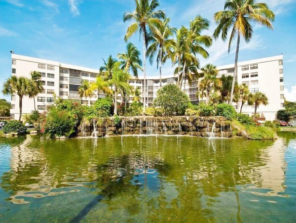 Short Walk to Beach Siesta Key Vacation Condo Two Bedrooms