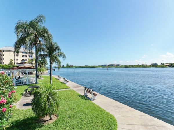 Short Walk to Beach Siesta Key Vacation Condo Two Bedrooms