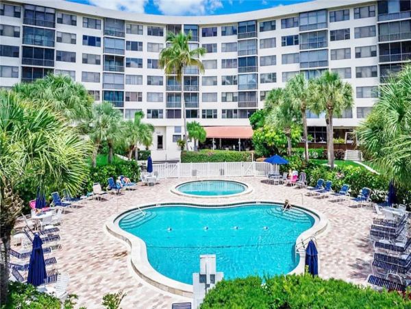 Short Walk to Beach Siesta Key Vacation Condo Two Bedrooms