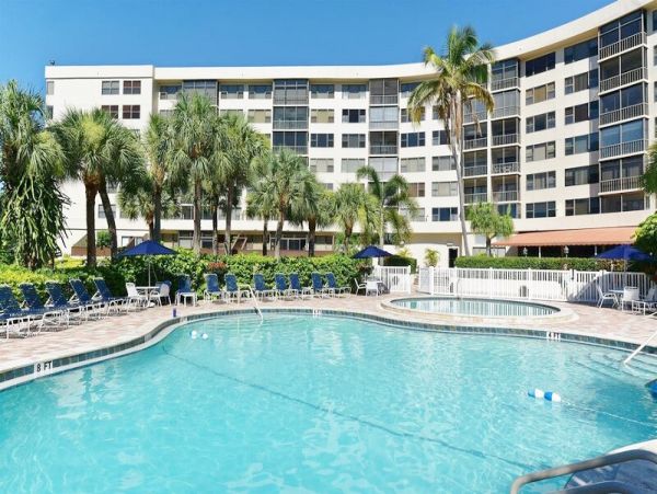 Short Walk to Beach Siesta Key Vacation Condo Two Bedrooms