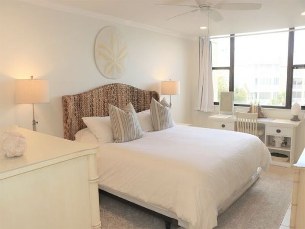 Short Walk to Beach Siesta Key Vacation Condo Two Bedrooms