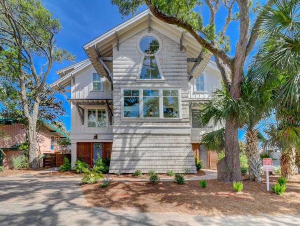 Hilton Head Seven Bedroom Oceanfront Rental Sleeps 26