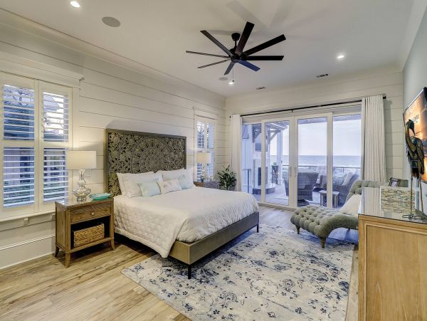 Hilton Head Seven Bedroom Oceanfront Rental Sleeps 26