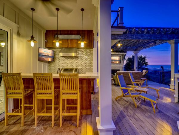 Hilton Head Seven Bedroom Oceanfront Rental Sleeps 26