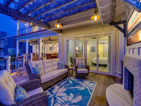 Hilton Head Seven Bedroom Oceanfront Rental Sleeps 26