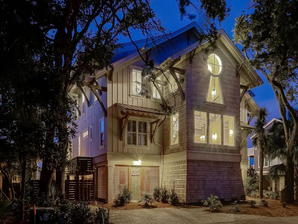 Hilton Head Seven Bedroom Oceanfront Rental Sleeps 26