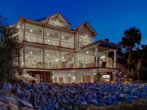 Hilton Head Seven Bedroom Oceanfront Rental Sleeps 26