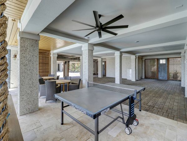 Hilton Head Seven Bedroom Oceanfront Rental Sleeps 26
