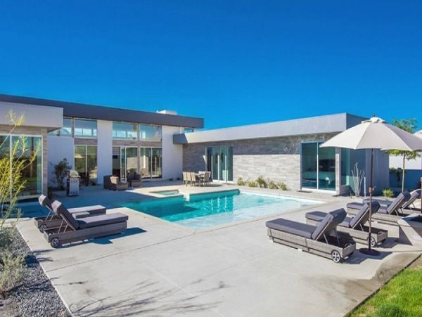 Luxury 6 Bedroom Home with Pool & Jacuzzi