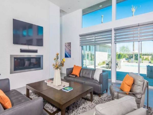 Luxury 6 Bedroom Home with Pool & Jacuzzi