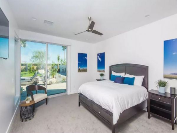 Luxury 6 Bedroom Home with Pool & Jacuzzi