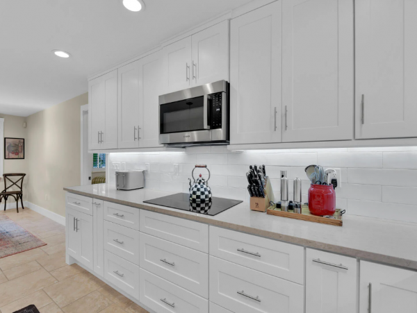 Charming Vacation Pool Home In Naples Sleeps Six Guests