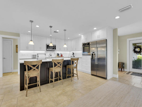 Charming Vacation Pool Home In Naples Sleeps Six Guests