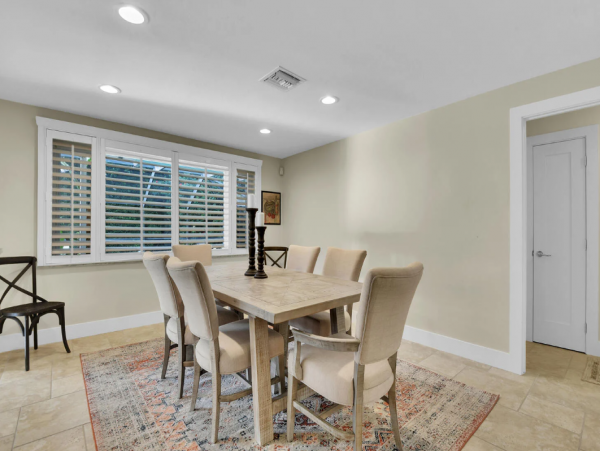 Charming Vacation Pool Home In Naples Sleeps Six Guests