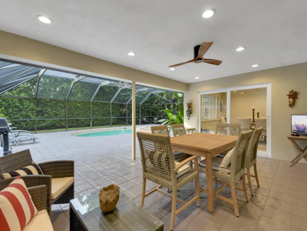 Charming Vacation Pool Home In Naples Sleeps Six Guests