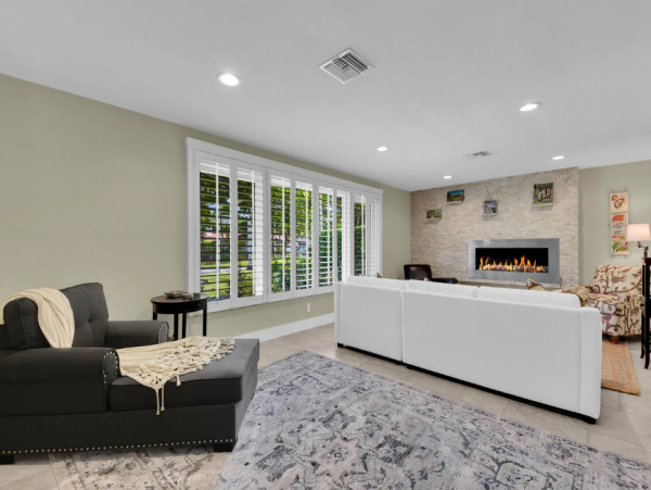 Charming Vacation Pool Home In Naples Sleeps Six Guests