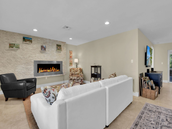 Charming Vacation Pool Home In Naples Sleeps Six Guests