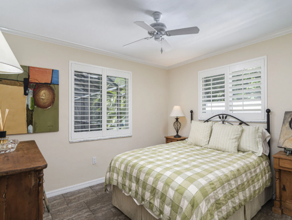 Charming Vacation Pool Home In Naples Sleeps Six Guests