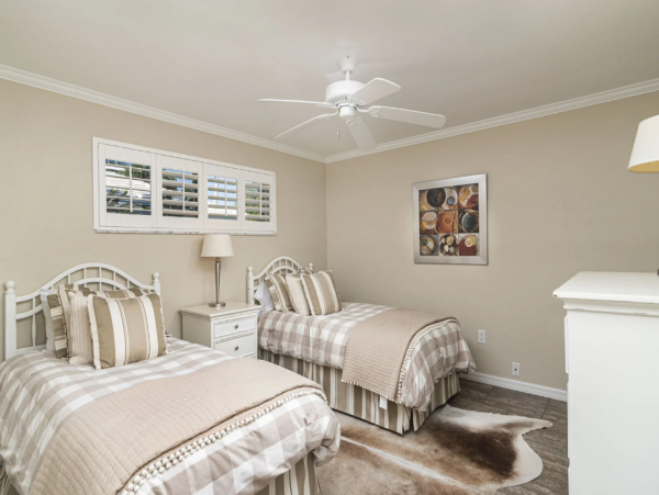 Charming Vacation Pool Home In Naples Sleeps Six Guests