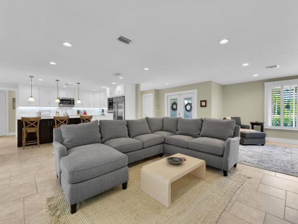 Charming Vacation Pool Home In Naples Sleeps Six Guests