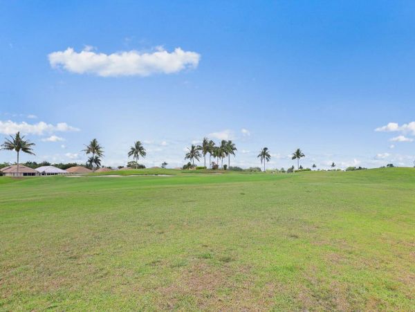 Naples Vacation Condo Sleeps Six Guests With Communal Pool