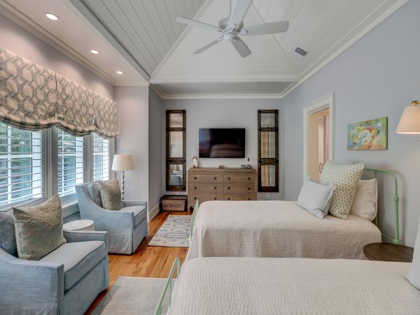 Luxury Vacation Home Walk To Beach In Hilton Head