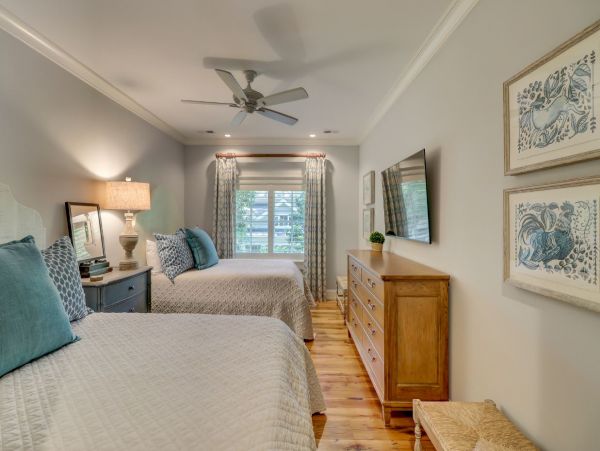 Luxury Vacation Home Walk To Beach In Hilton Head