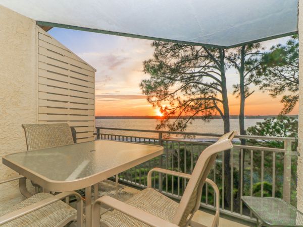 Hilton Head Water View Vacation Condo for 8