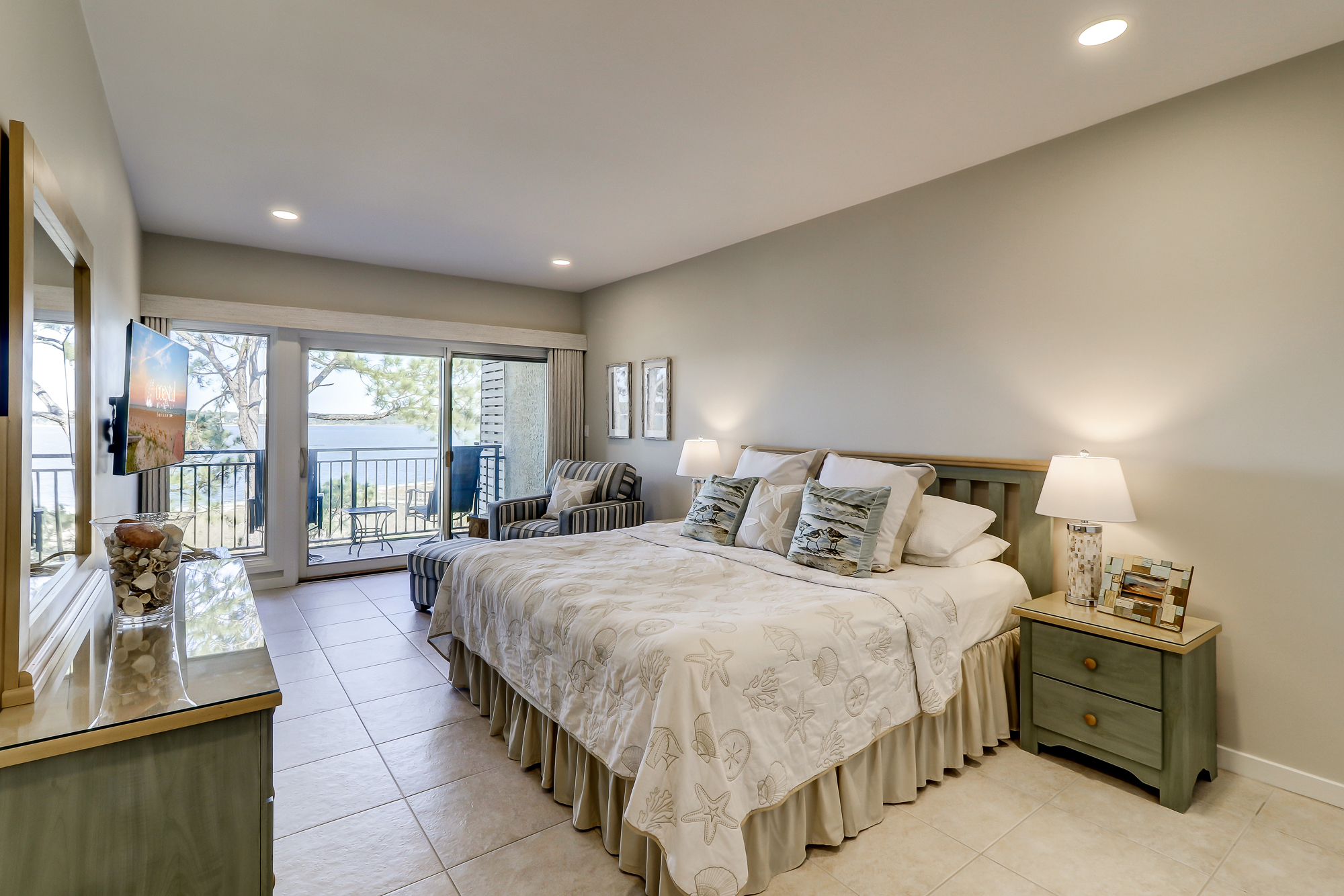 Hilton Head Water View Vacation Condo for 8